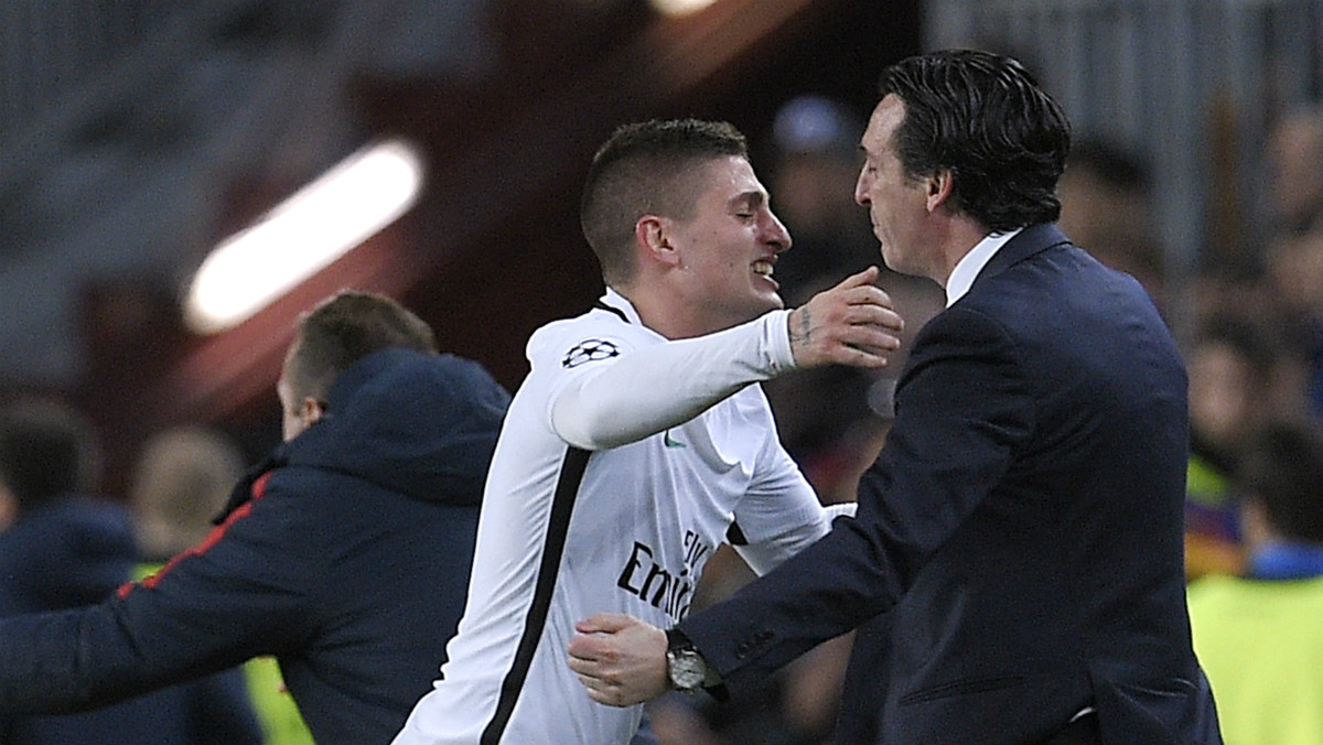 Unai Emery se abraza con Verratti durante el Barcelona-PSG. (AFP)