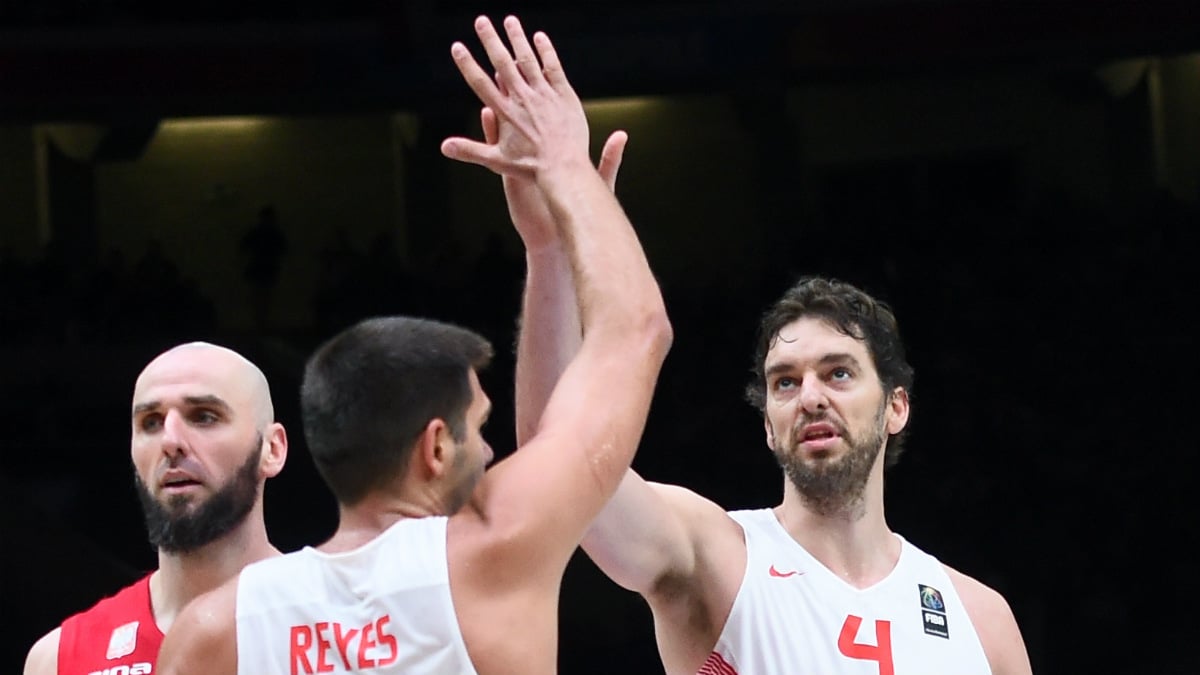 Felipe Reyes y Pau Gasol durante el Eurobasket de 2015. (AFP)