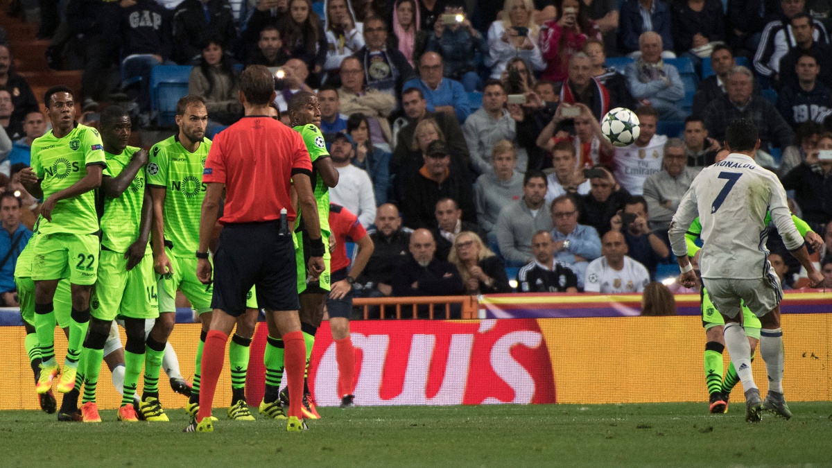 Cristiano Ronaldo marca de falta directa frente al Sporting de Portugal