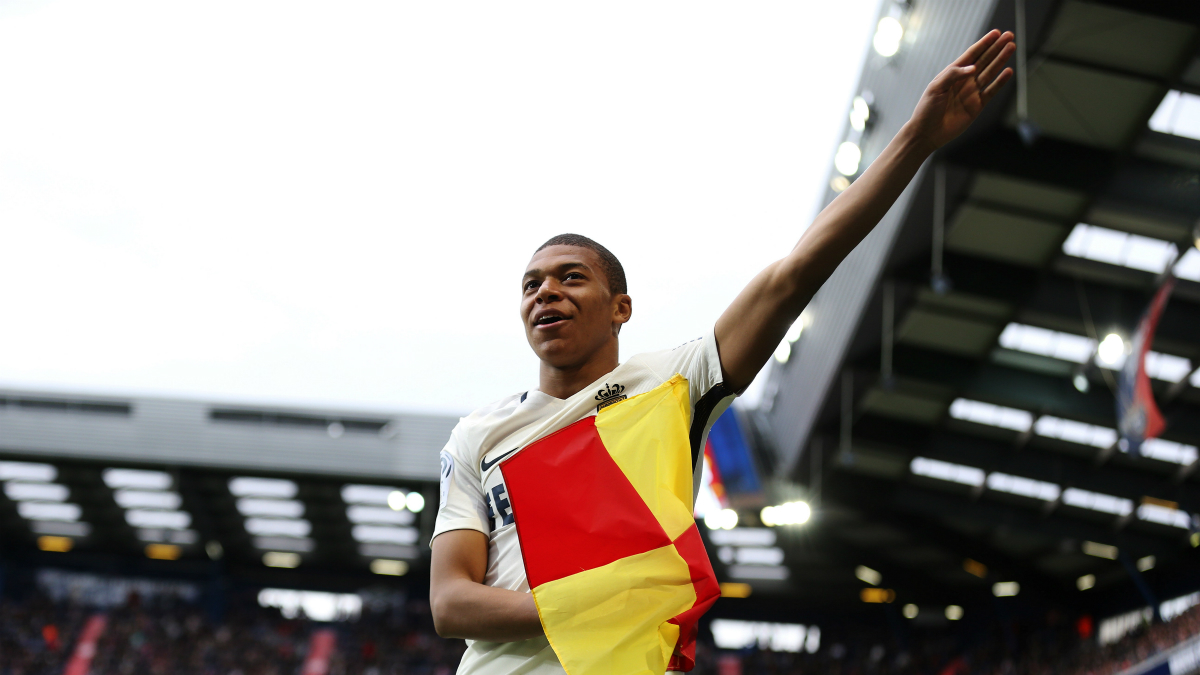 Mbappé celebra un gol con el Monaco. (AFP)