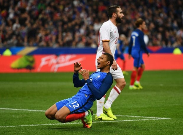 Mbappé fue sustituido a la hora de partido. (Getty)