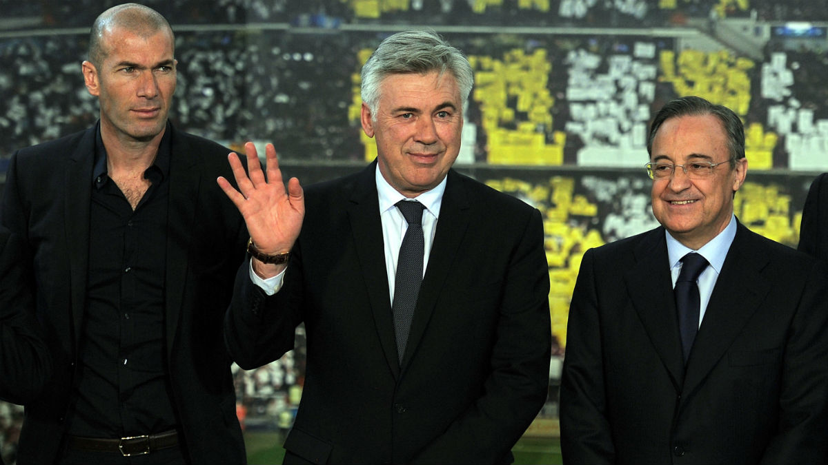 Ancelotti, junto a Zidane y Florentino en su presentación. (Getty)