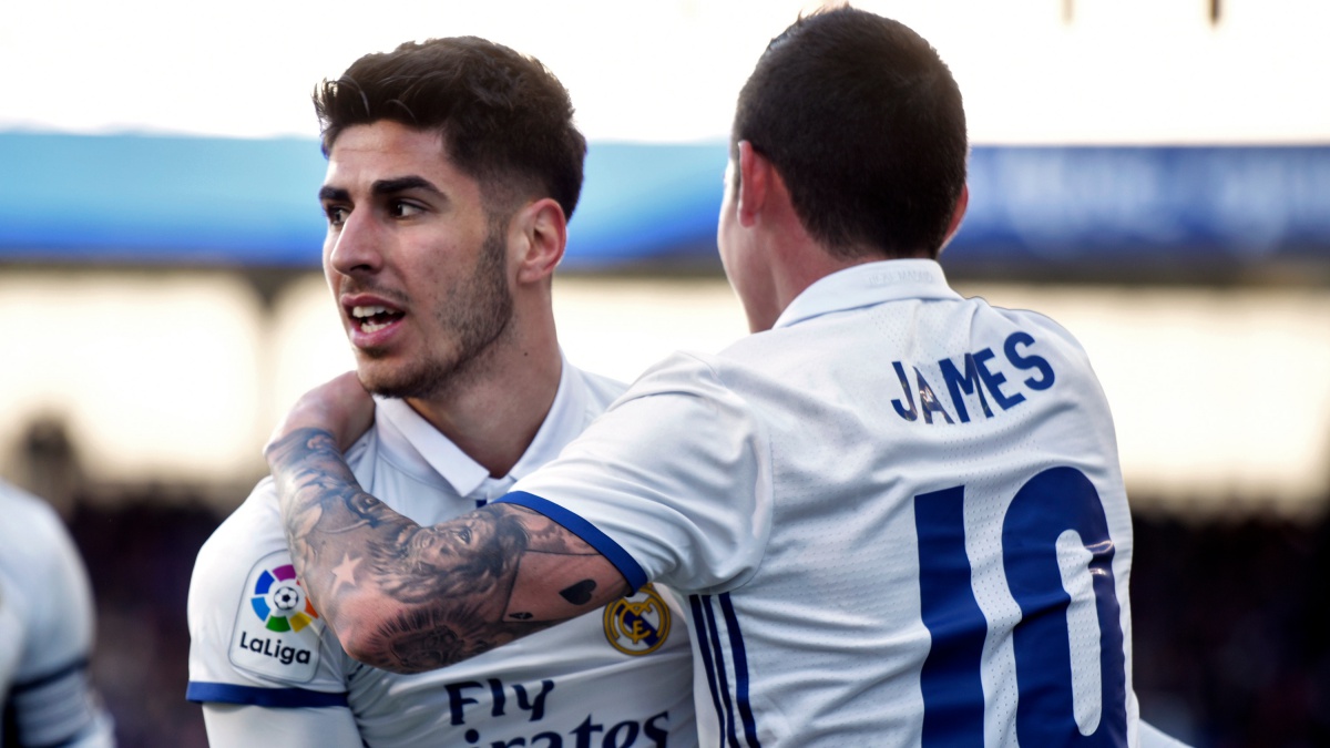 James Rodríguez y Marco Asensio celebran un gol del Real Madrid