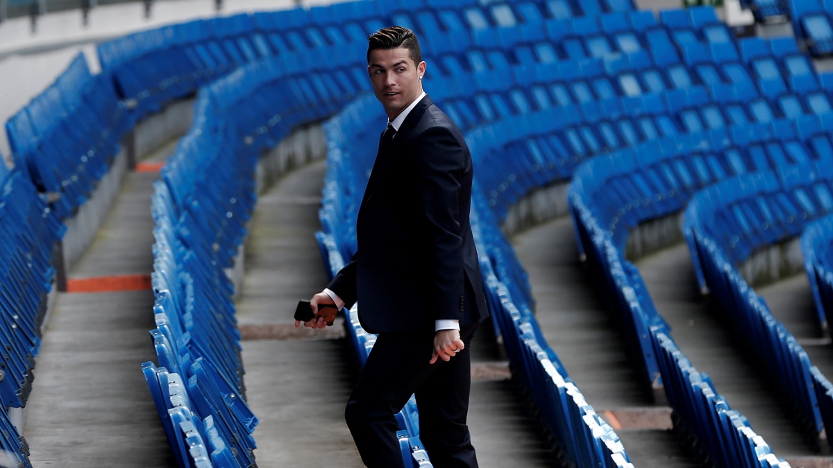 Cristiano Ronaldo, en la grada del Santiago Bernabéu