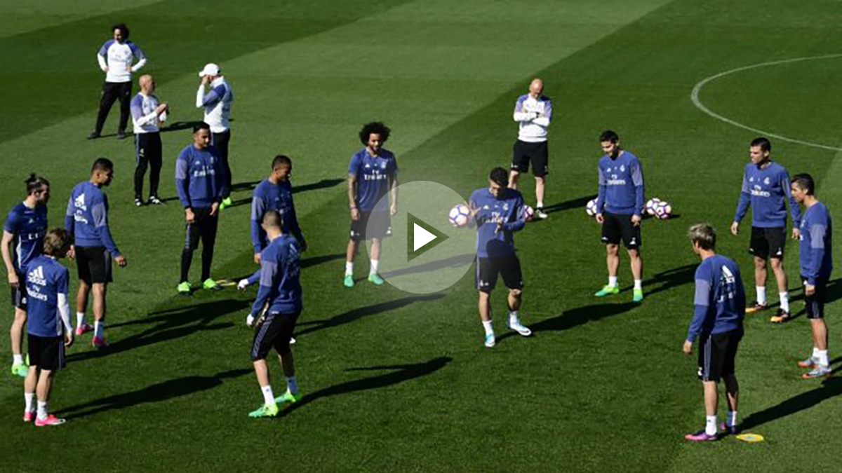 Los jugadores del Real Madrid, en el entrenamiento previo al derbi. (AFP)