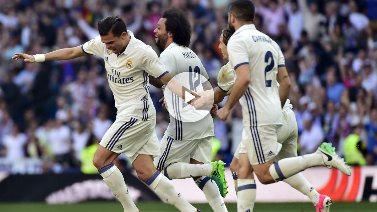 Pepe celebra el gol ante el Atlético de Madrid. (AFP)