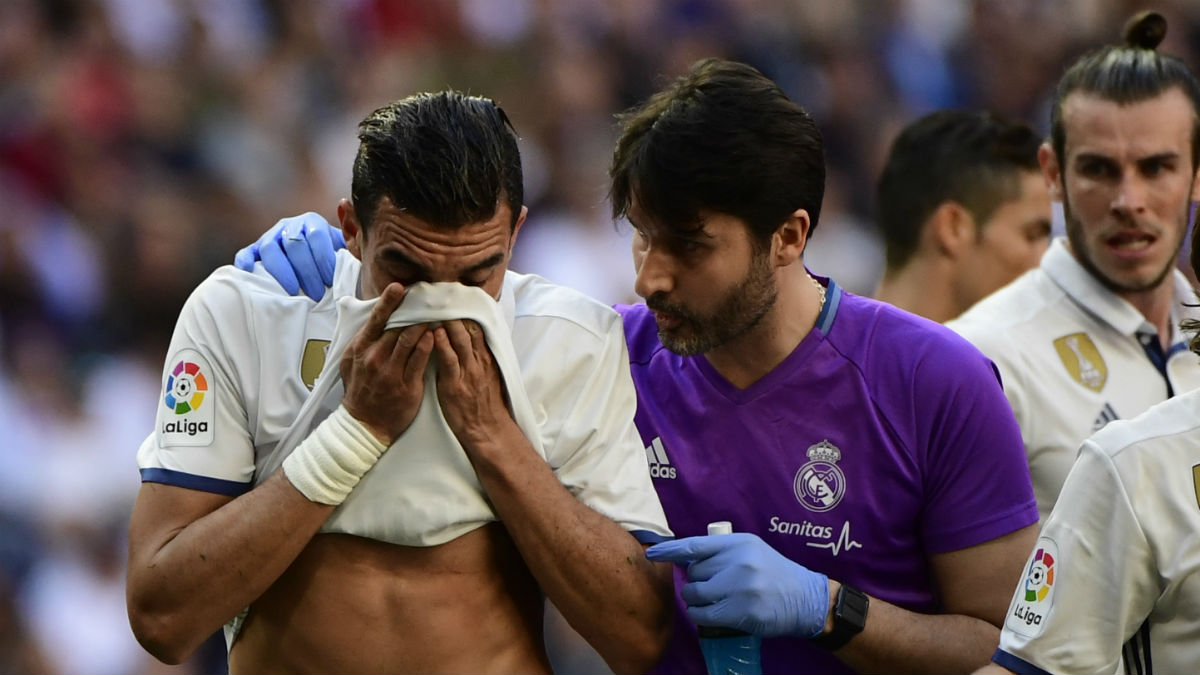 Pepe se retira entre dolores del derbi ante el Atlético. (AFP)