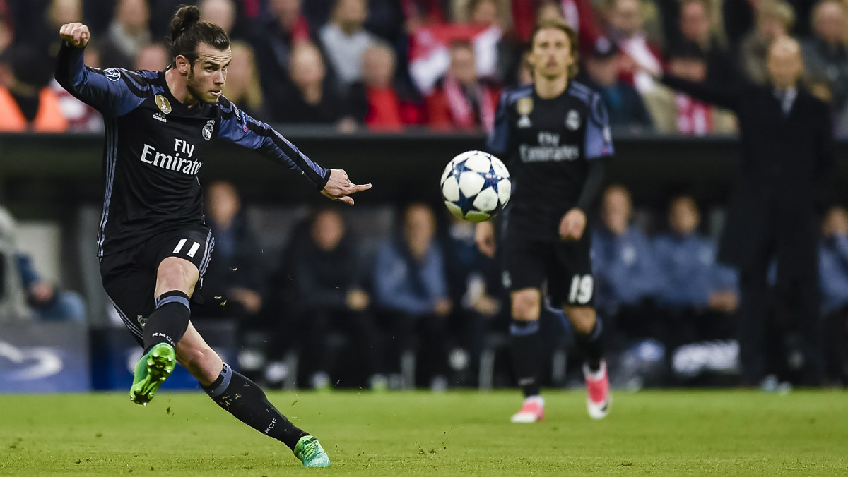 Bale dispara a puerta en el Allianz. (AFP)