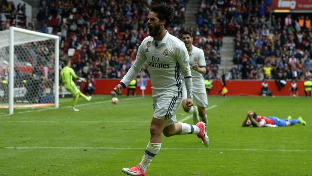 Isco llevó al Real Madrid a la remontada en Gijón. (AFP)