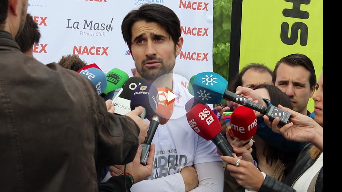 Rubén de la Red atiende a los medios. (Foto: Juanma Yela)