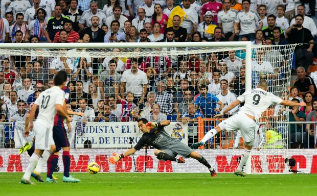 Benzema, letal contra el Barcelona. (AFP)