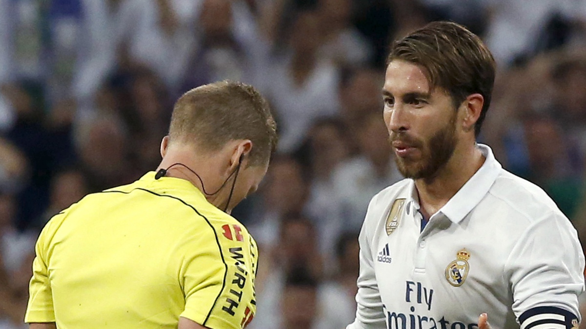 Sergio Ramos: «Ellos hablan de los árbitros y les da resultado»