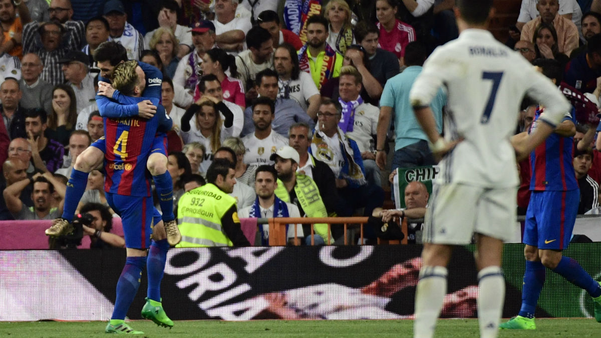 Lionel Messi, tras marcar el 2-3 en el Clásico. (AFP)
