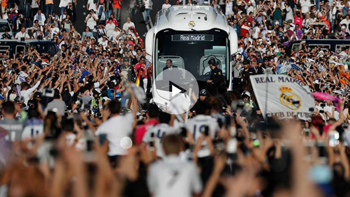 Recibimiento al autobús del Real Madrid.