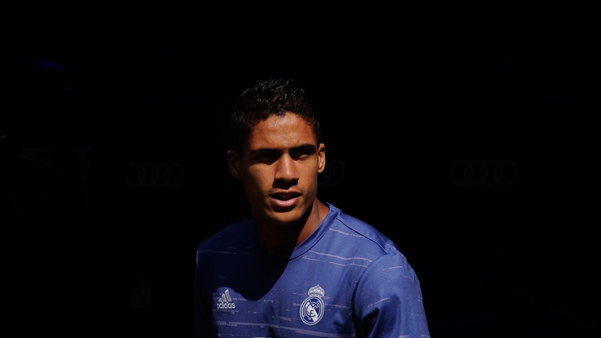 Raphael Varane, durante un calentamiento con el Real Madrid