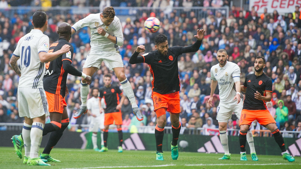 Cristiano Ronaldo marca el 1-0 ante el Valencia. (Getty)