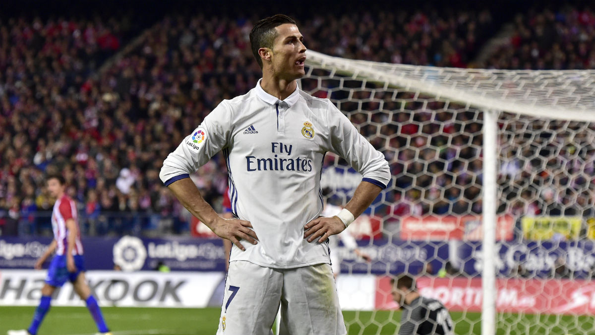 Cristiano Ronaldo celebra un gol en el Calderón (AFP).