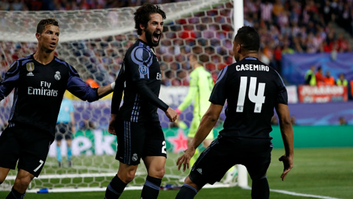 Isco celebra su gol con Casemiro y Cristiano (Getty).