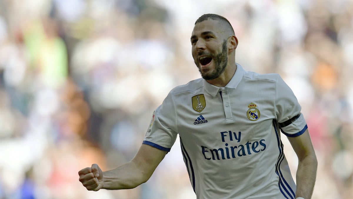 Benzema celebra un gol con el Real Madrid. (AFP)