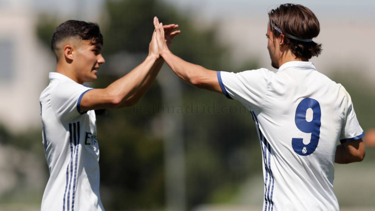 Óscar y Mink celebran uno de los goles. (Realmadrid.com)