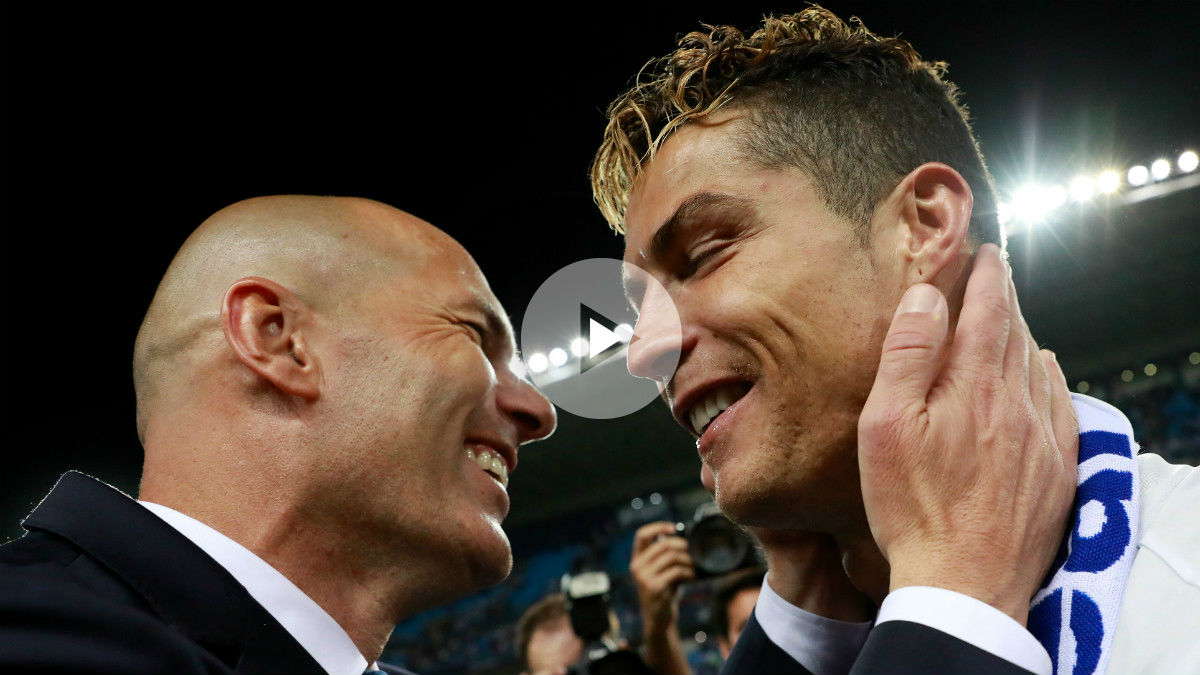 Zidane celebra con Cristiano Ronaldo la consecución del campeonato de Liga en Málaga.