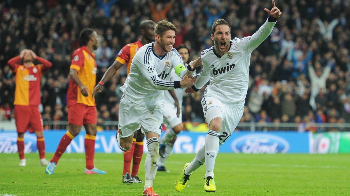 Higuaín y Ramos celebran un gol con el Real Madrid. (Getty)