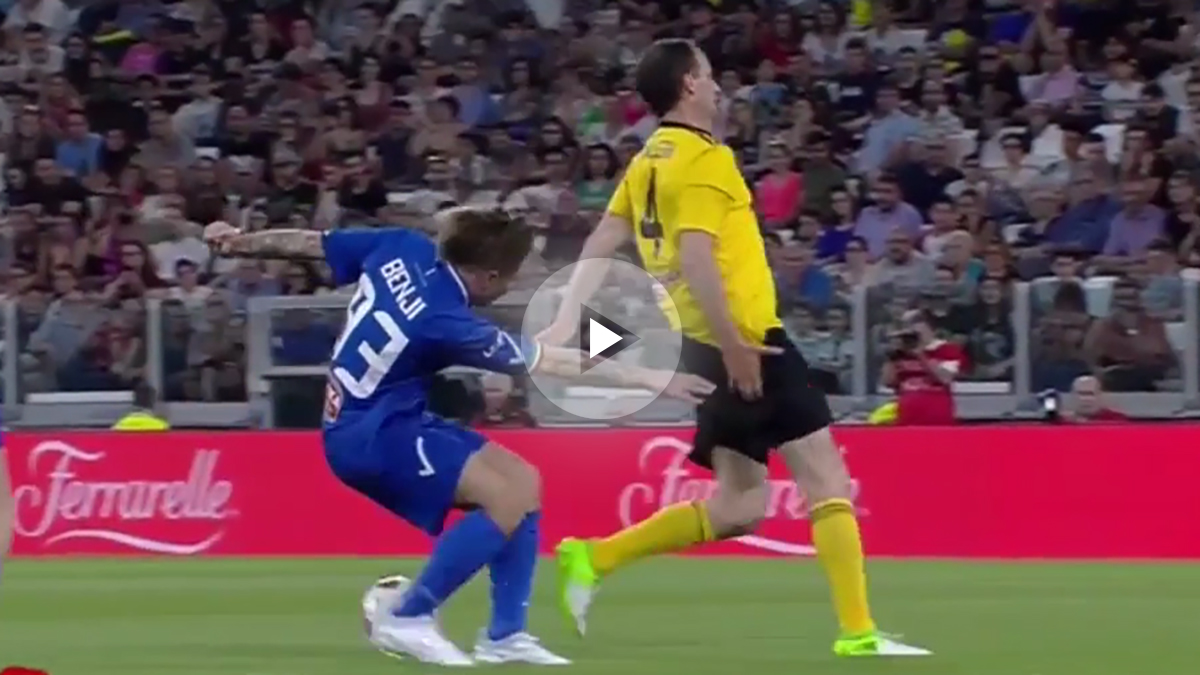 Allegri se lesiona durante un partido amistoso.