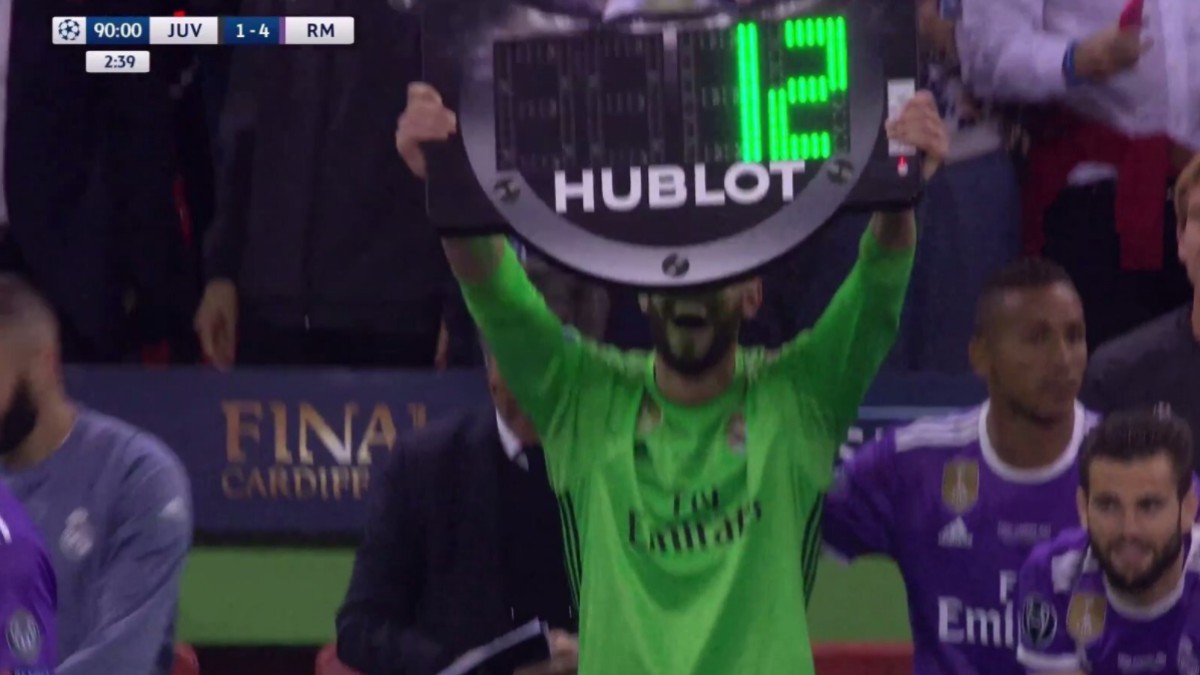 Kiko Casilla celebra la Champions con la tablilla. (Twitter)