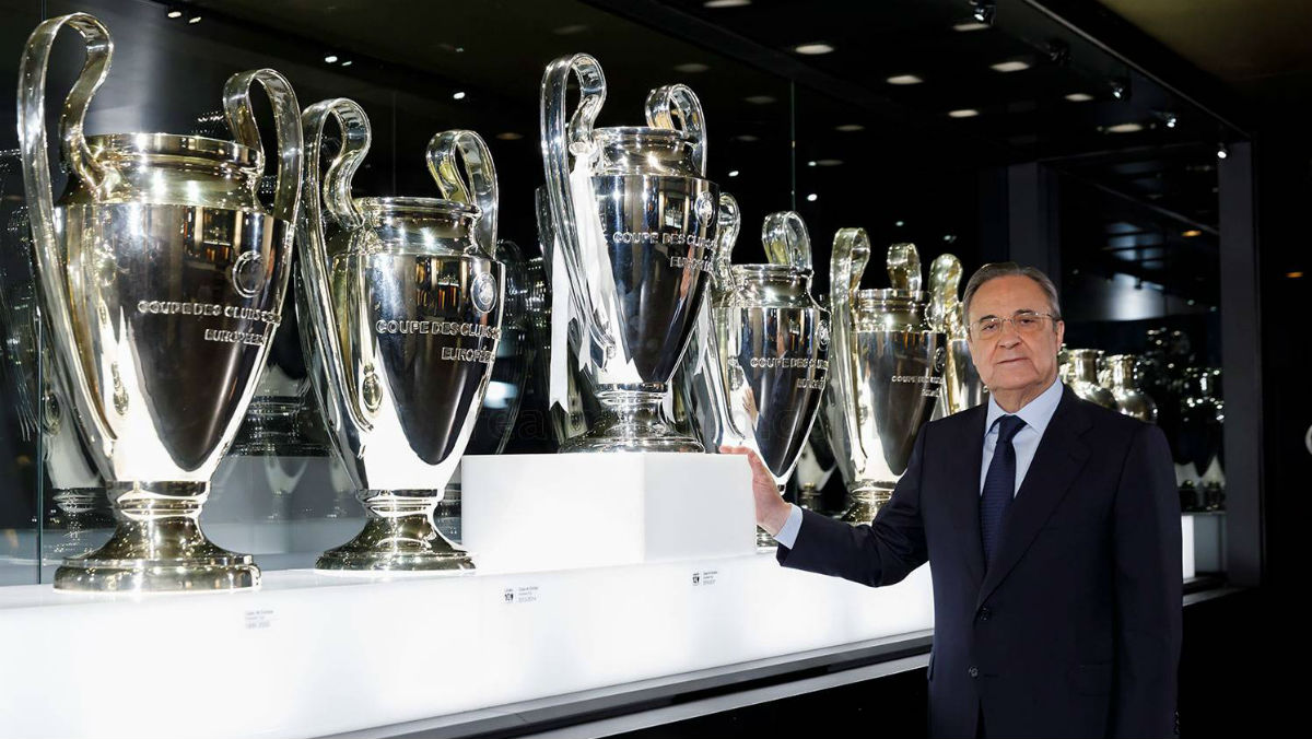 Florentino Pérez posa con la doce Champions. (Imagen: realmadrid.com)