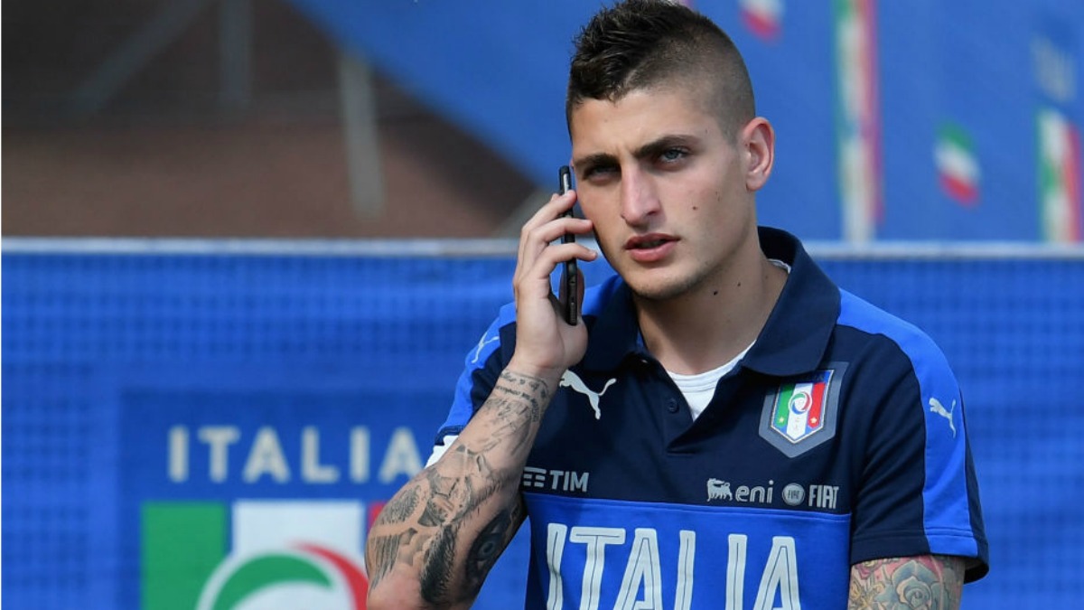 Verratti habla por teléfono durante la última concentración con Italia. (Getty Images)