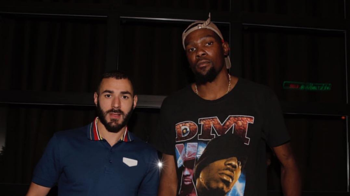 Karim Benzema y Kevin Durant posan juntos durante las vacaciones del francés en Nueva York (Instagram).