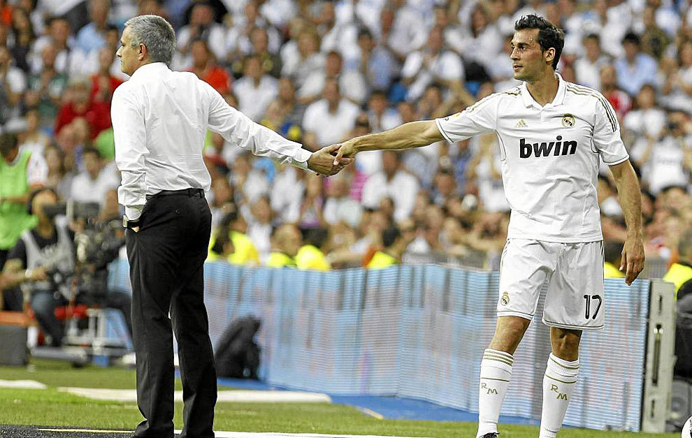 Mourinho y Arbeloa en un partido del Real Madrid. (Getty)