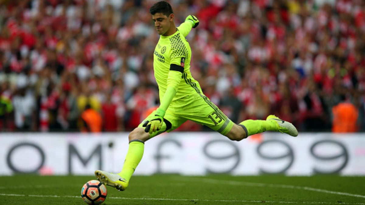 Courtois pide al Chelsea que le doble el sueldo y se pone a tiro