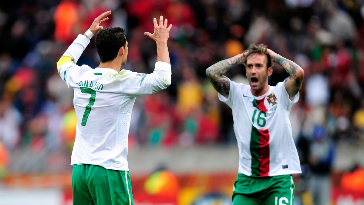 Meirales y Cristiano durante un partido de Portugal. (Getty)