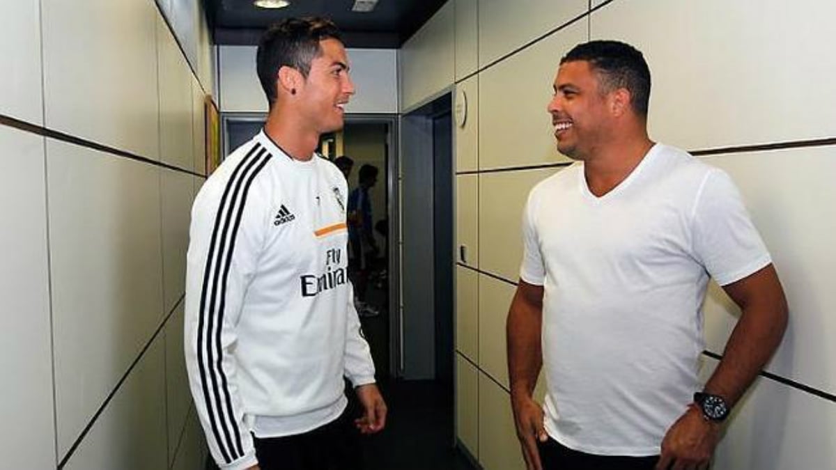 Cristiano Ronaldo habla con Ronaldo Nazario en las instalaciones del Real Madrid.