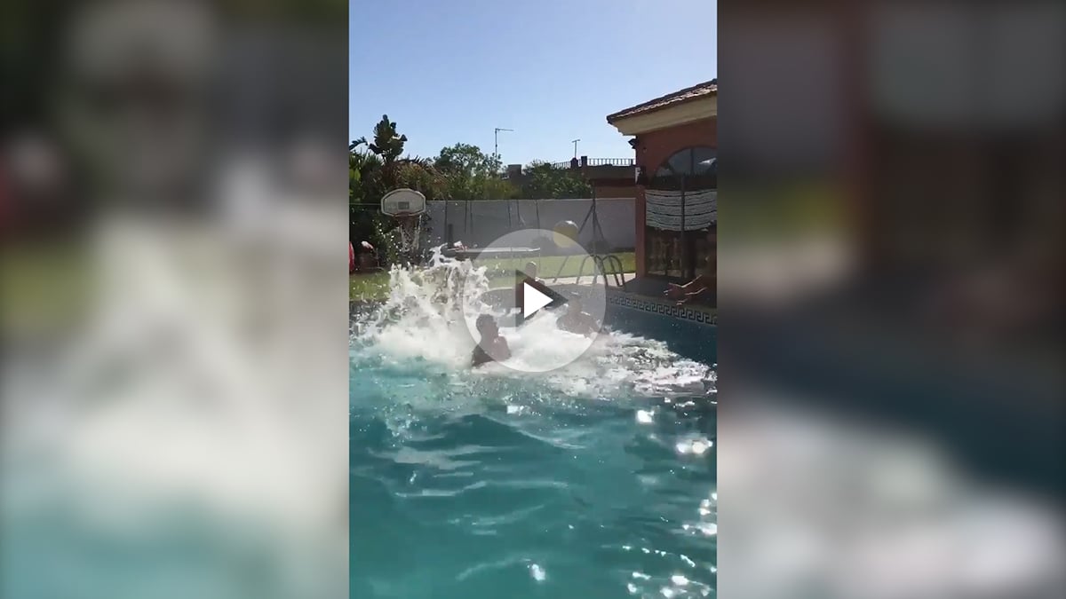 Dani Ceballos decide su futuro jugando en la piscina.