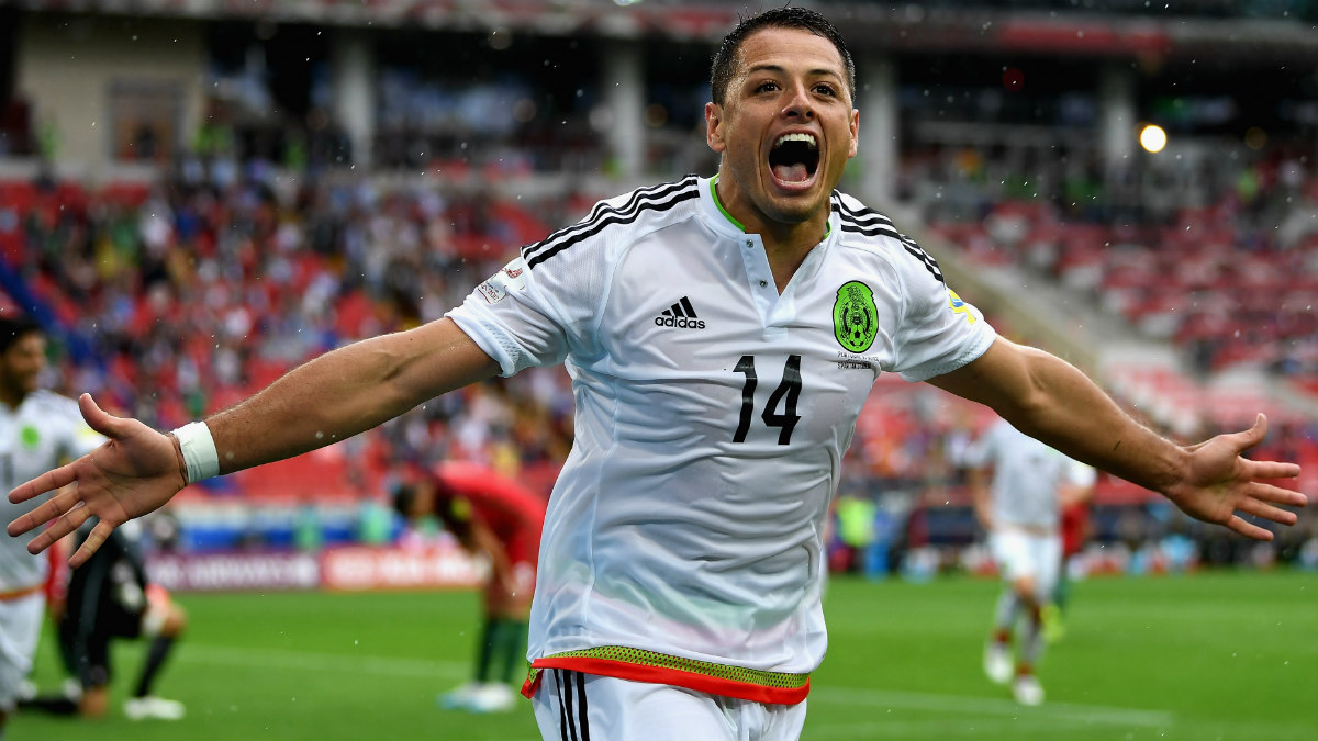 Chicharito celebra un gol con México en la Confederaciones. (Getty)