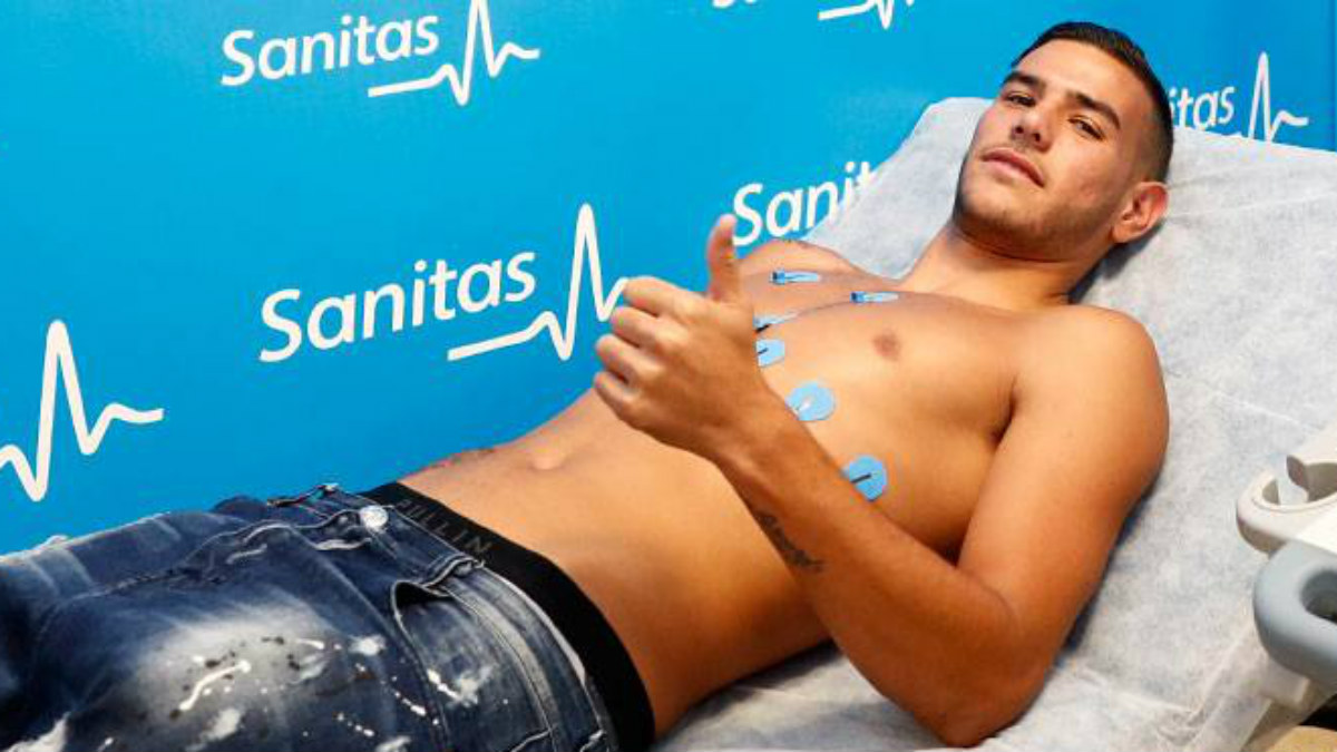 Theo Hernández pasa el reconocimiento médico con el Madrid. (realmadrid.com)