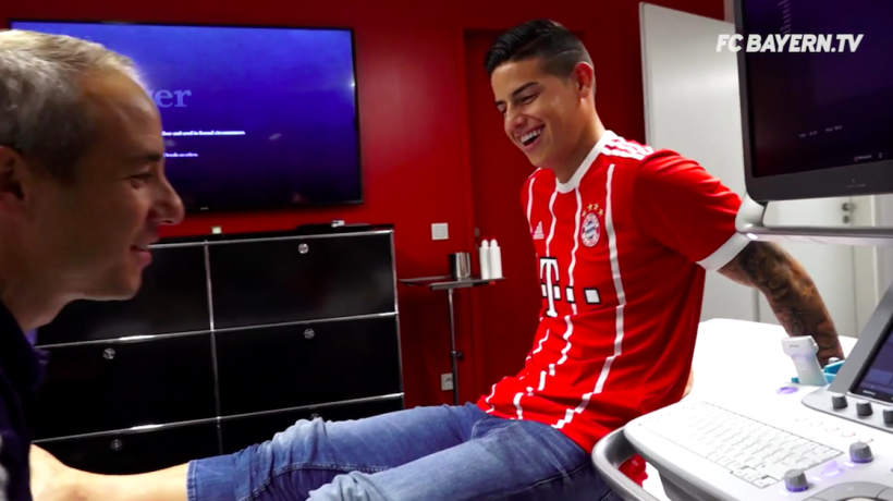 James Rodríguez, en pleno reconocimiento médico con el Bayern.