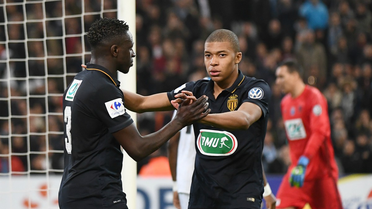 Mbappé y Mendy. (AFP)