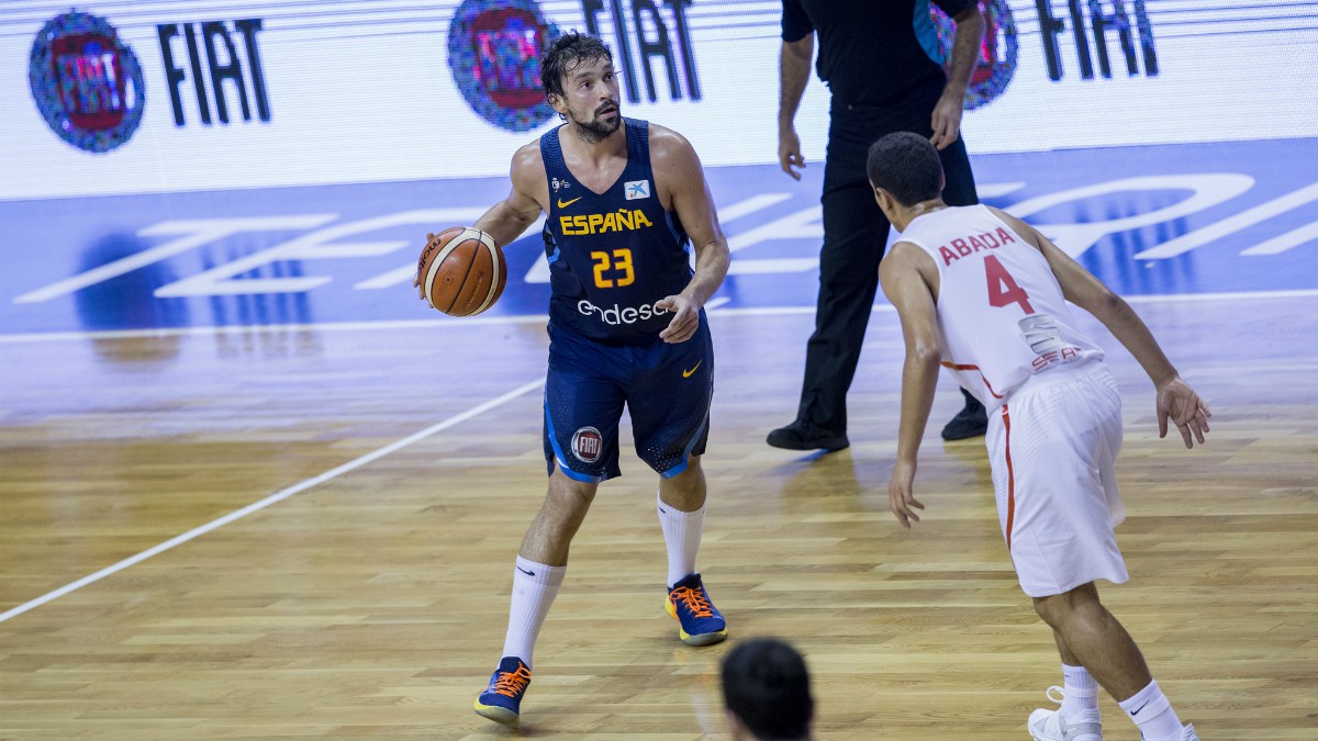 Sergio Llull, en un partido de la gira de España. (FEB)