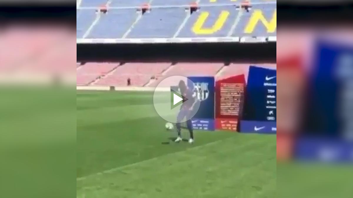 Dembélé imitó sin éxito la lambretta de Neymar.