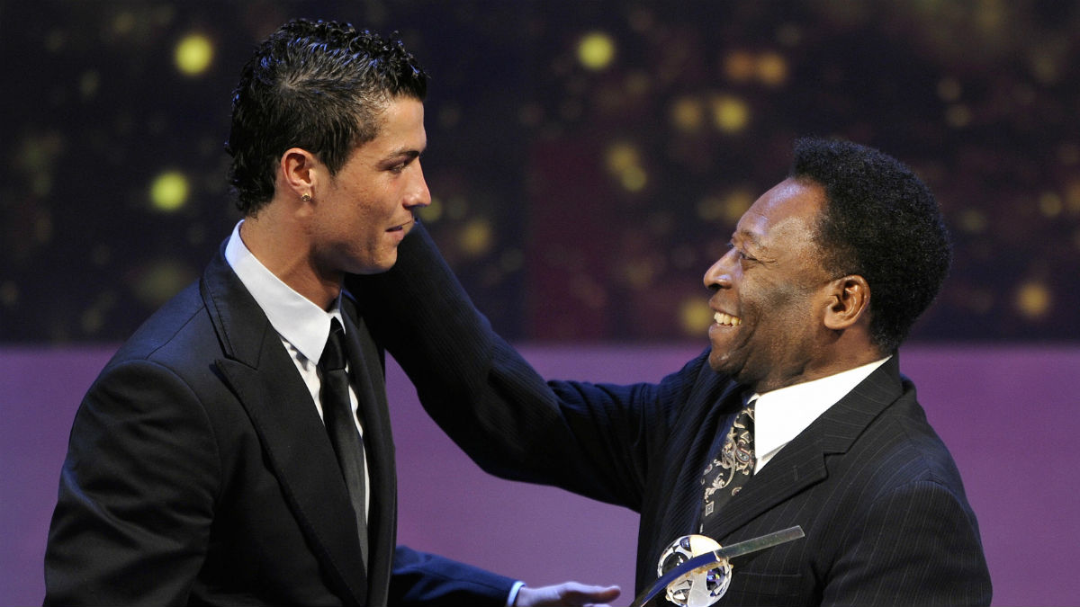 Cristiano y Pelé, en una gala de la FIFA. (Getty)
