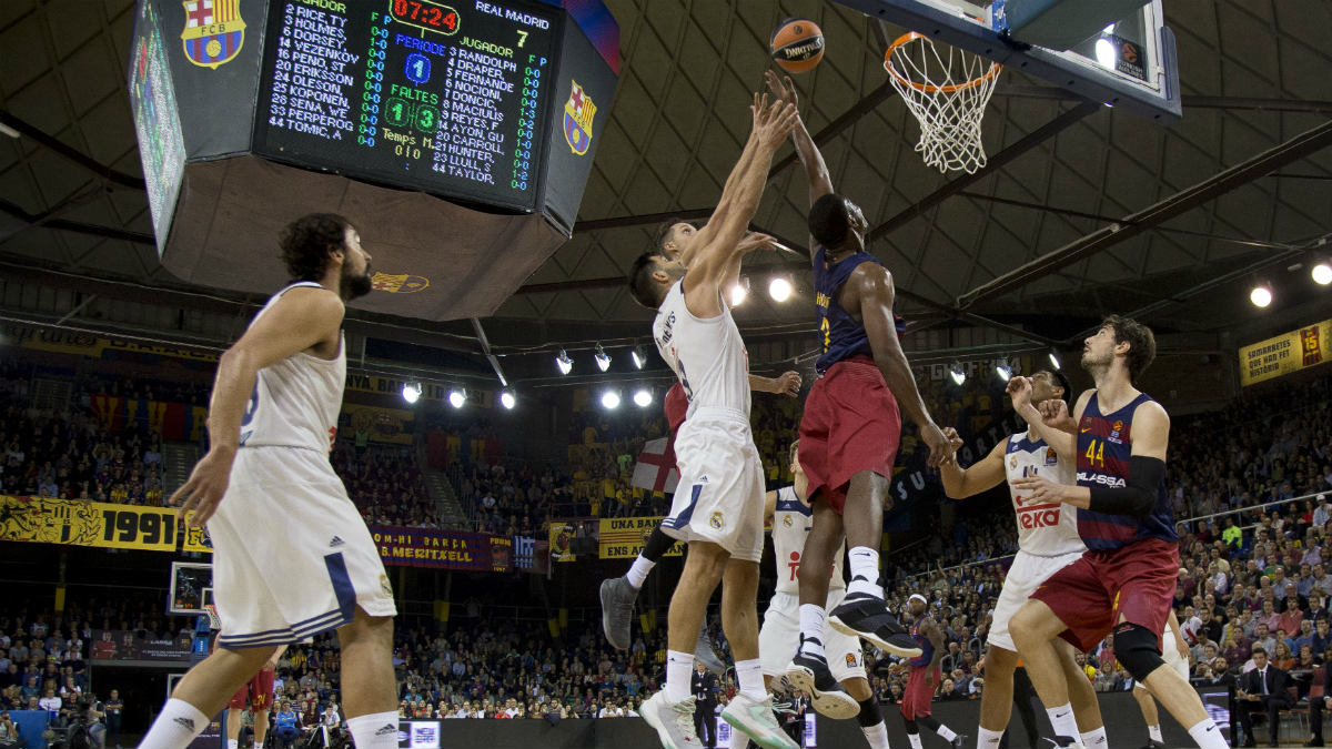 Real Madrid y Barcelona en un partido disputado la pasada campaña (Getty).