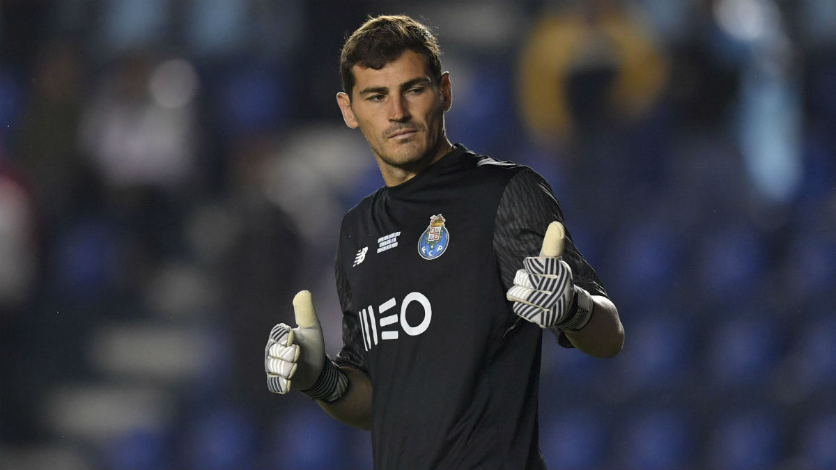 Iker Casillas durante un partido con el Oporto. (AFP)