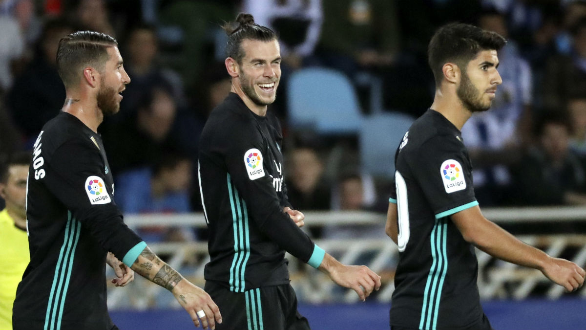 Bale sonríe tras marcar un gol en Anoeta. (EFE)