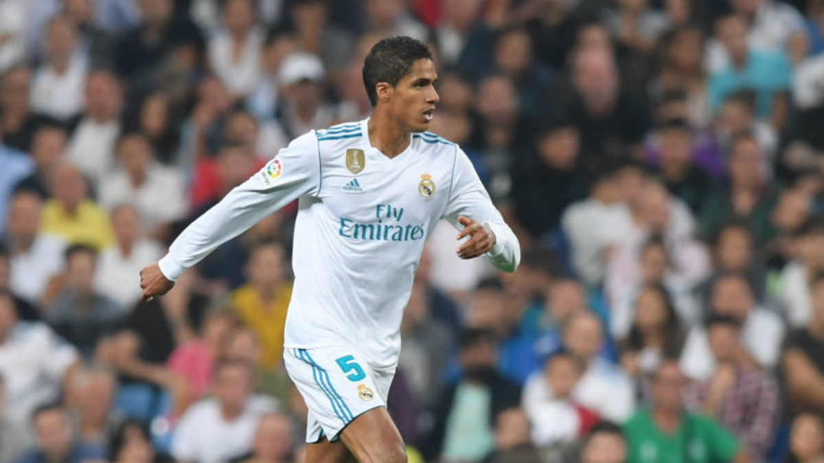 Raphael Varane, durante el encuentro frente al Betis, en el Bernabéu (Getty).