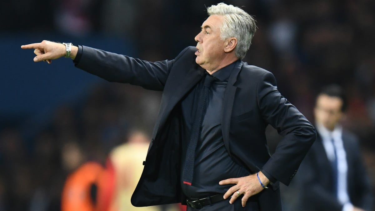 Ancelotti da instrucciones en un partido. (Getty)