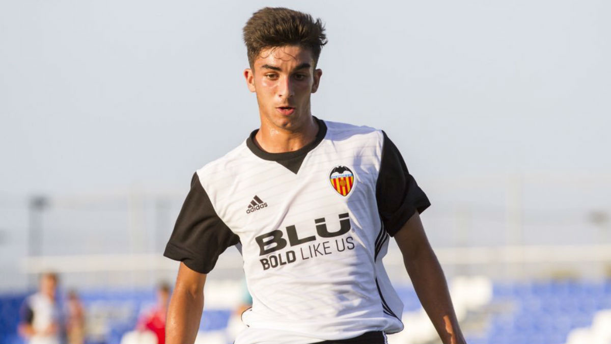 Ferrán Torres durante un partido con el Valencia.