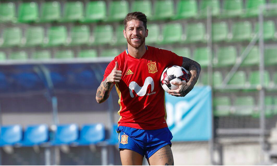 Sergio Ramos durante un entrenamiento con la selección. (Twitter)